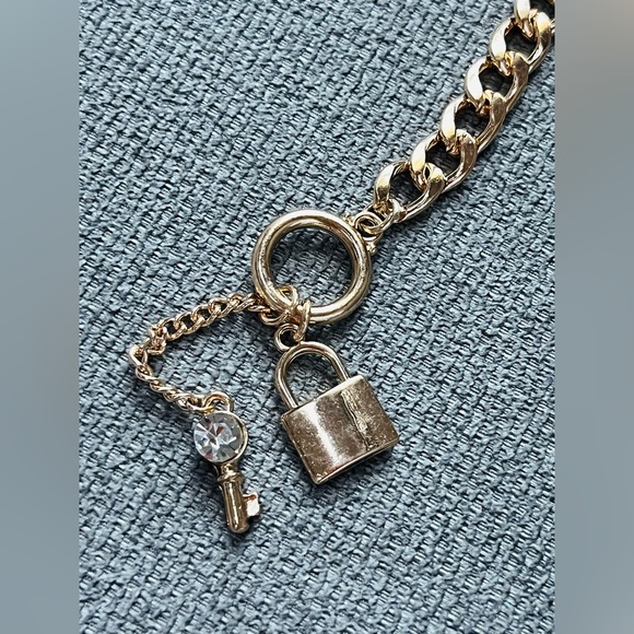 Gorgeous Chunky Lock & Key Gold Necklace - Picture 5 of 5